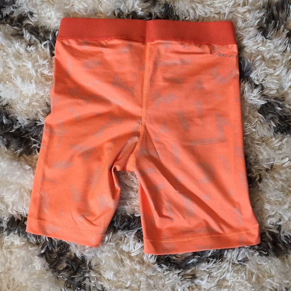 Nike work out shorts - Picture 2 of 4